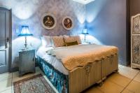 Blue Moon Luxury Room