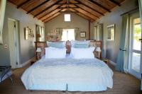 Pumphouse Honeymoon Cottage 7